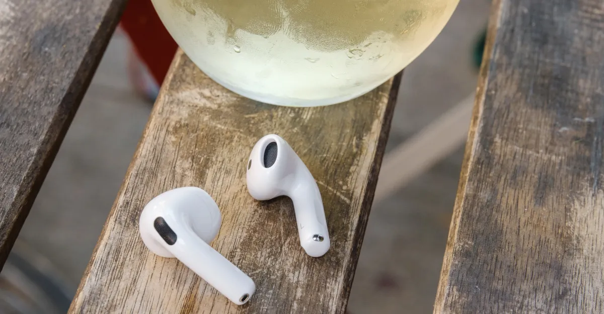 Apple के AirPods 4 की बिक्री ब्लैक फ्राइडे के लिए मात्र  से शुरू हो रही है