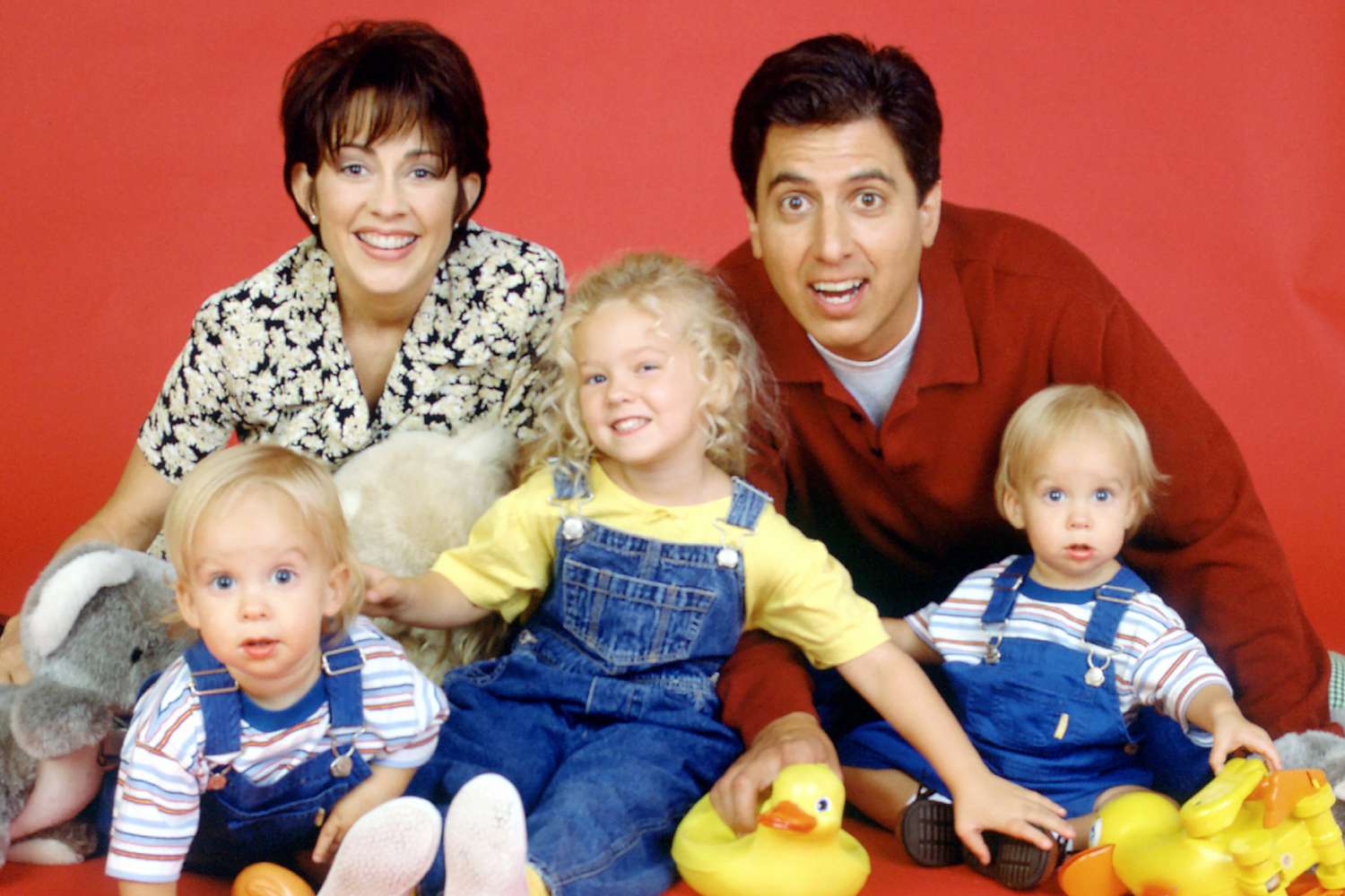 ‘एवरीबडी लव्स रेमंड’ के सितारों ने फिर से मिलकर दिवंगत बाल कलाकार को याद किया जिन्होंने जेफ्री बैरोन की भूमिका निभाई थी