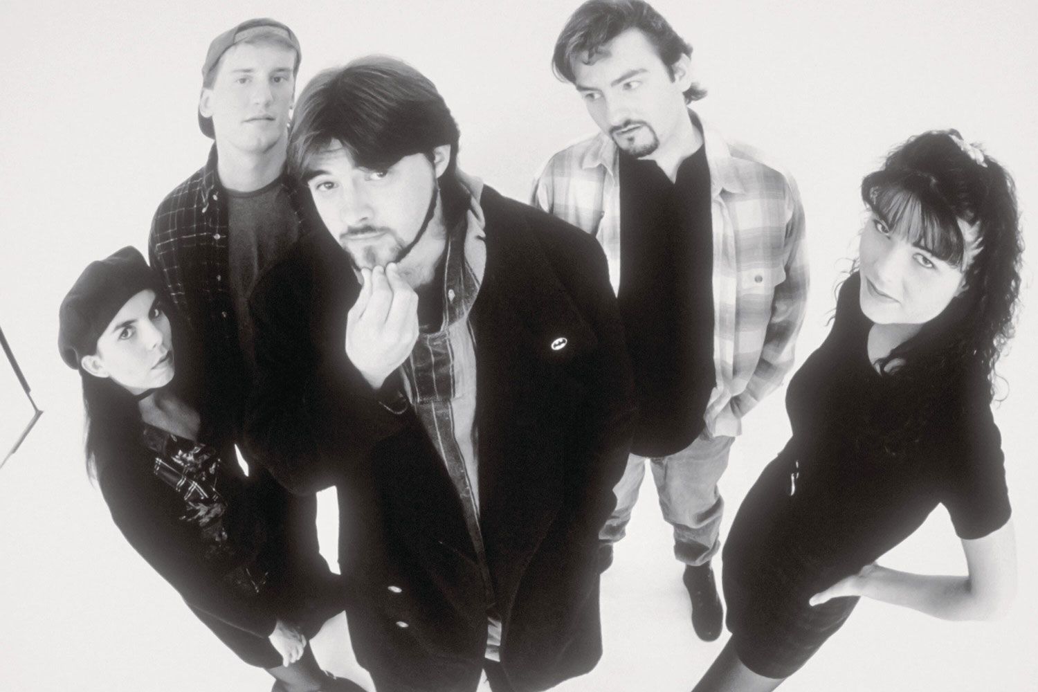 केविन स्मिथ ने दिवंगत क्विक स्टॉप मालिक को श्रद्धांजलि अर्पित की जिन्होंने उन्हें अपने स्टोर पर ‘क्लर्क्स’ की फिल्म बनाने की अनुमति दी: ‘मेरी जिंदगी बदल दी’