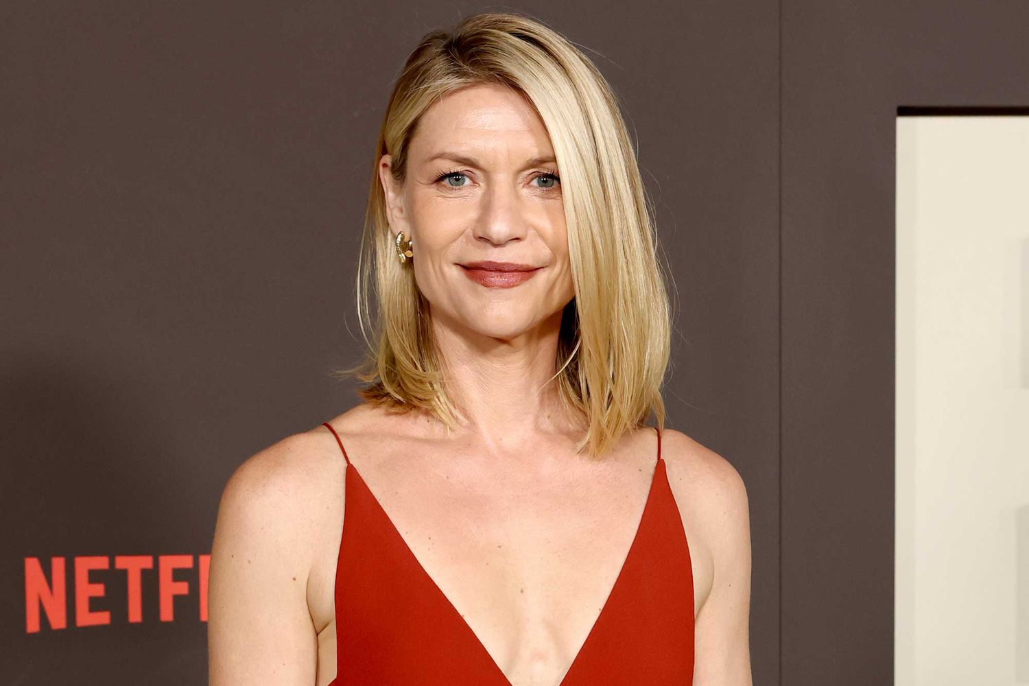 क्लेयर डेन्स ने 44 साल की उम्र में अपनी अनियोजित गर्भावस्था के बारे में बात की: ‘जब ऐसा हुआ तब मैं बहुत बूढ़ी थी’