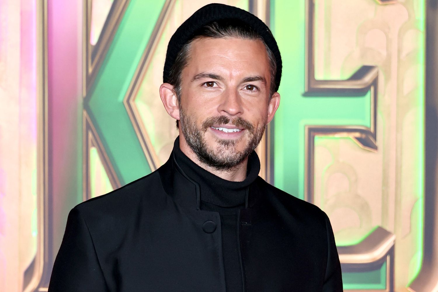 जोनाथन बेली को ‘विकेड: फॉर गुड’ की स्क्रीनिंग पर अपने परिवार को आश्चर्यचकित करते हुए देखें