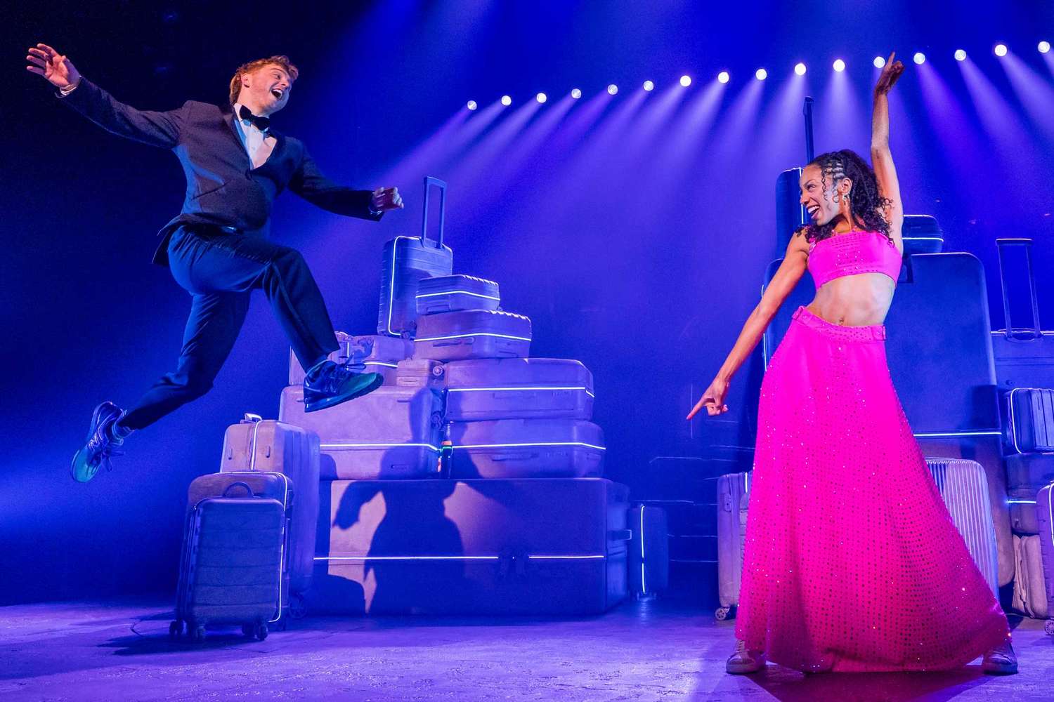 ‘टू स्ट्रेंजर्स (कैरी ए केक अक्रॉस न्यू यॉर्क)’ समीक्षा: एक आनंदमय रोम-कॉम संगीत ब्रॉडवे में आता है