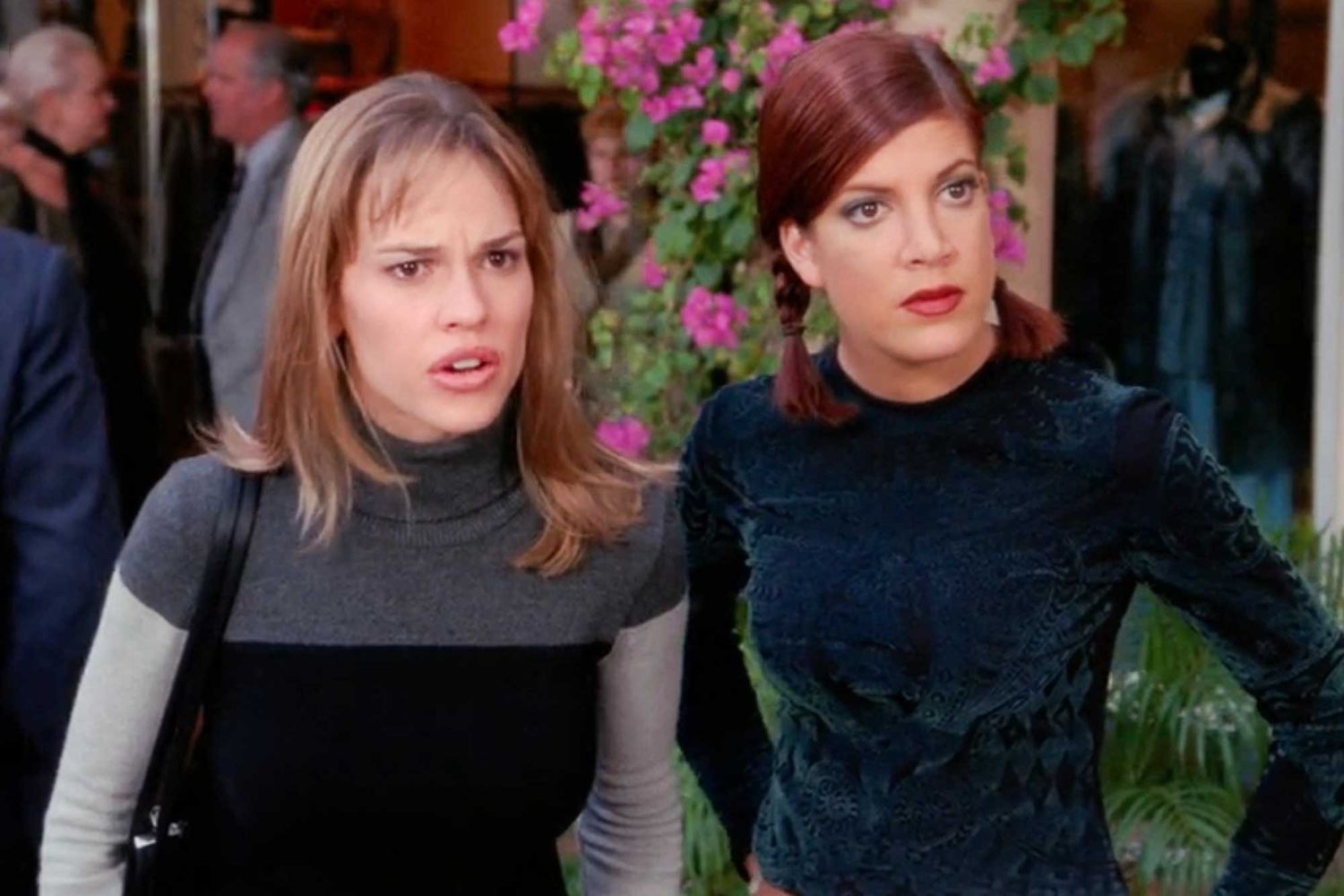 टोरी स्पेलिंग और जेनी गर्थ ने खुलासा किया कि उन्हें क्यों लगता है कि हिलेरी स्वैंक को ‘90210’ से हटा दिया गया था