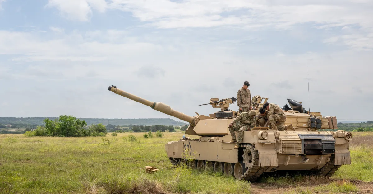 पेंटागन के ठेकेदार मरम्मत के सैन्य अधिकार को ख़त्म करना चाहते हैं