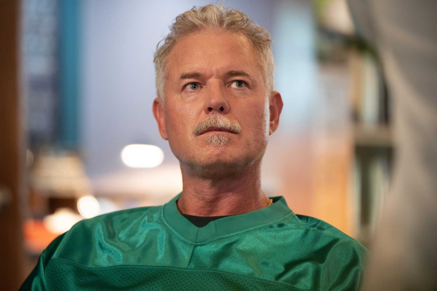 ‘ब्रिलियंट माइंड्स’ के अतिथि कलाकार एरिक डेन को एएलएस से लड़ने वाले फायरफाइटर की शक्तिशाली भूमिका के लिए ’10 मिनट का स्टैंडिंग ओवेशन’ मिला।