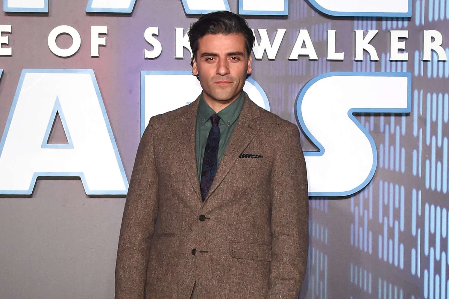 यदि डिज़्नी ‘फासीवाद के आगे नहीं झुकता’ तो ऑस्कर इसाक अधिक ‘स्टार वार्स’ के लिए तैयार हैं