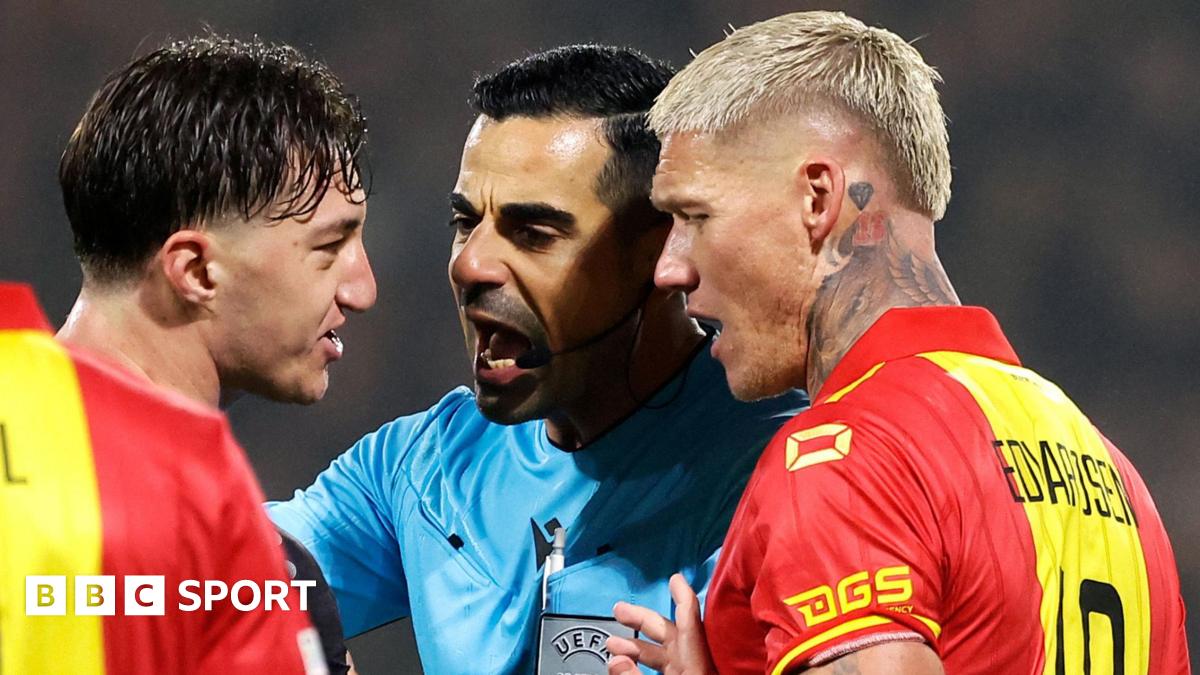 विक्टर एडवर्ड्सन ने एंजेलो स्टिलर की उपस्थिति का मजाक उड़ाने के लिए माफ़ी मांगी है, जो कटे होंठ के साथ पैदा हुआ था