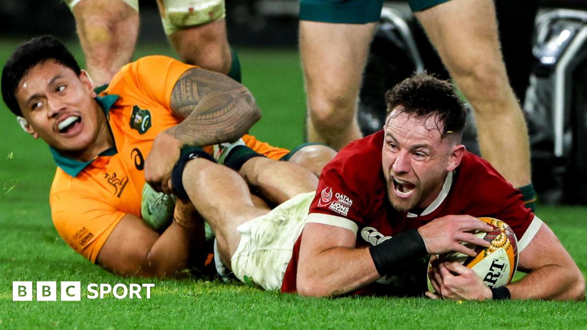 ह्यूगो कीनन: आयरलैंड के फुल-बैक ने कूल्हे की सर्जरी के बाद जनवरी में वापसी का लक्ष्य रखा है