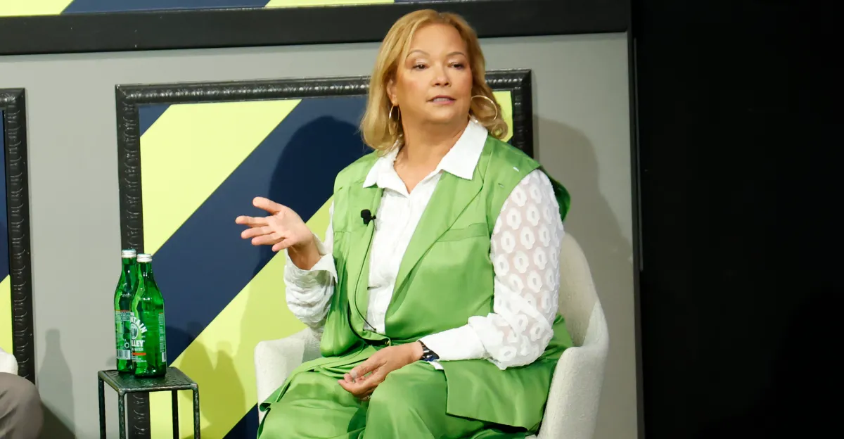 Apple ने और भी बड़े कार्यकारी टर्नओवर की घोषणा की