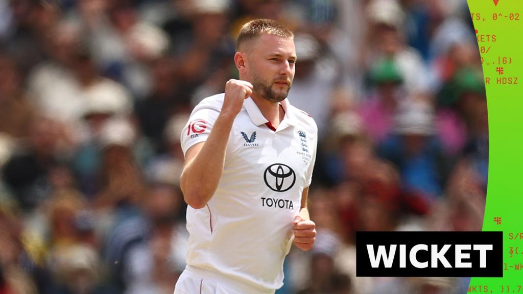 एशेज 2025 चौथा टेस्ट – पहला दिन: इंग्लैंड के गस एटकिंसन ने ऑस्ट्रेलिया के ट्रैविस हेड को 12 रन पर बोल्ड किया