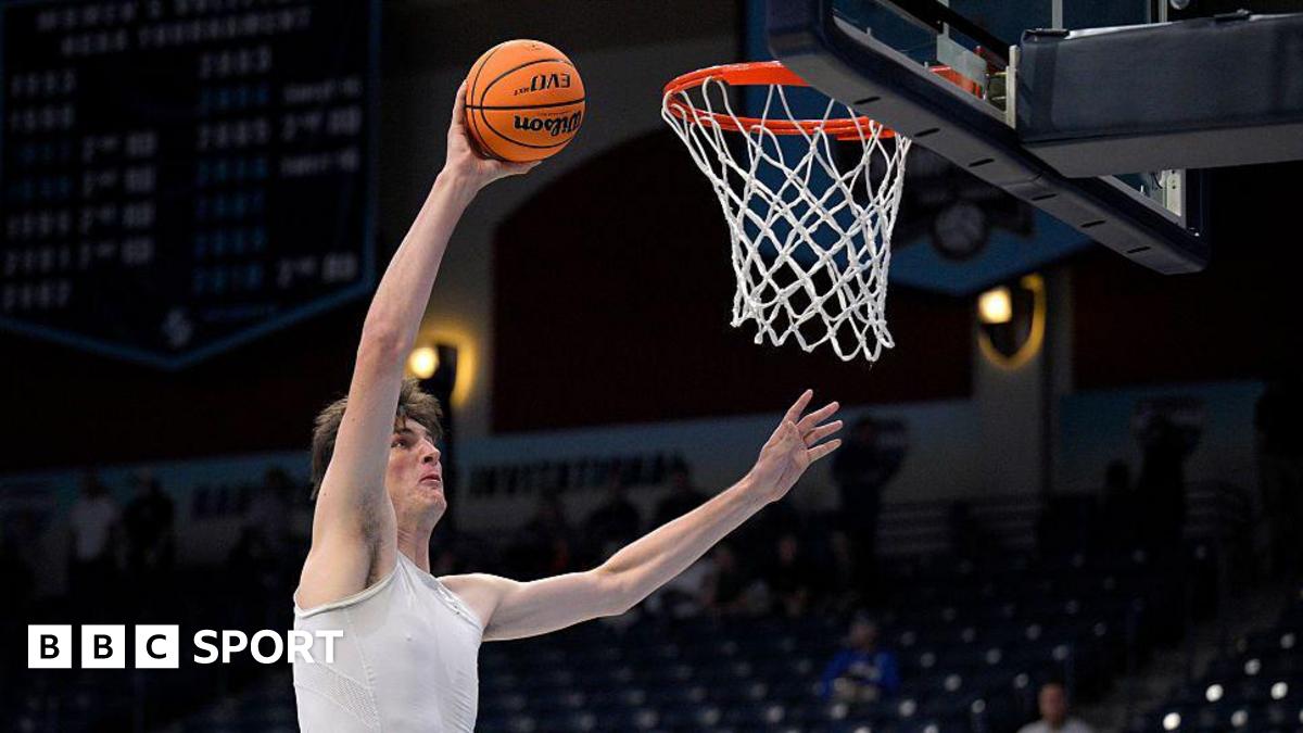 ओलिवियर रिउक्स: 7 फीट 9 इंच के फ्लोरिडा गेटर्स सेंटर ने कॉलेज बास्केटबॉल रिकॉर्ड बनाया