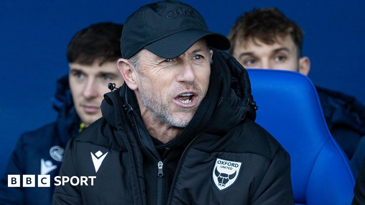 गैरी रोवेट: ऑक्सफ़ोर्ड यूनाइटेड ने मुख्य कोच को बर्खास्त किया