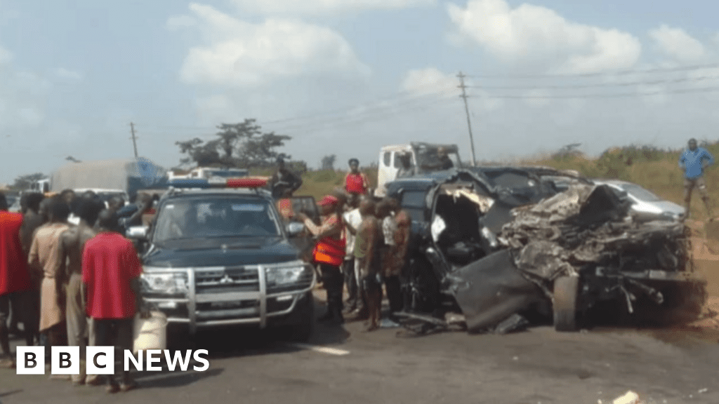 नाइजीरिया में घातक कार दुर्घटना में बॉक्सर एंथोनी जोशुआ घायल हो गए