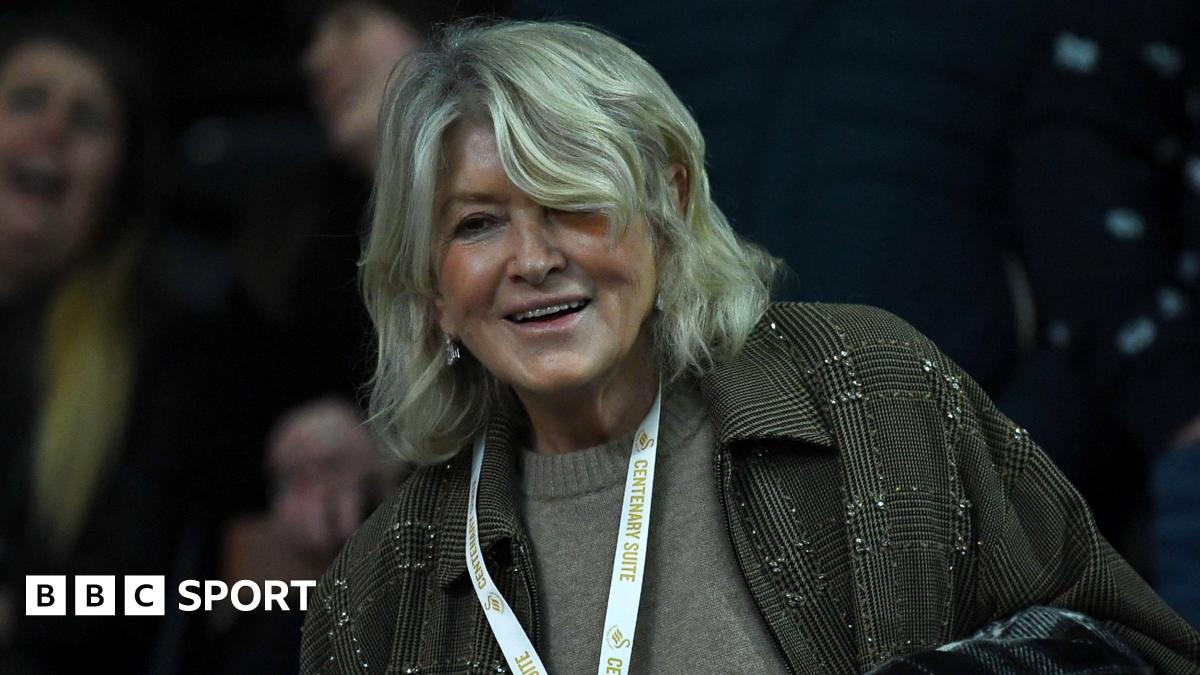 मार्था स्टीवर्ट स्वानसी सिटी के सह-मालिक के रूप में स्नूप डॉग और लुका मोड्रिक के साथ शामिल हो गईं