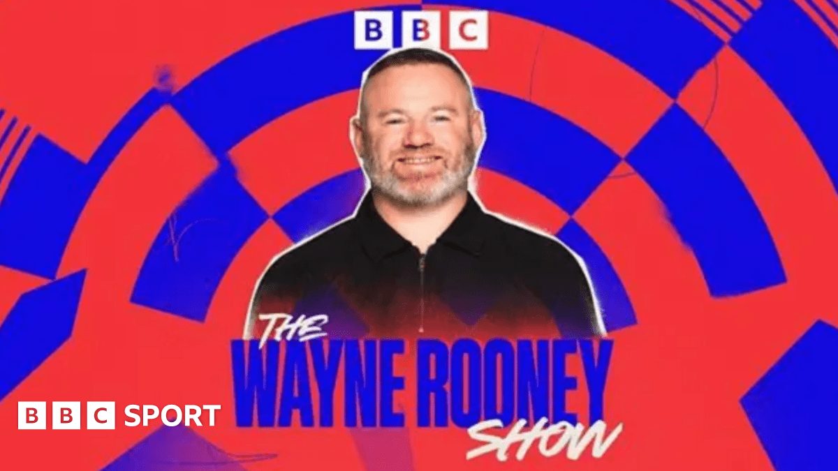 मिस्टर टम्बल और कोलीन द्वारा लिवरपूल के झंडे फहराने पर वेन रूनी