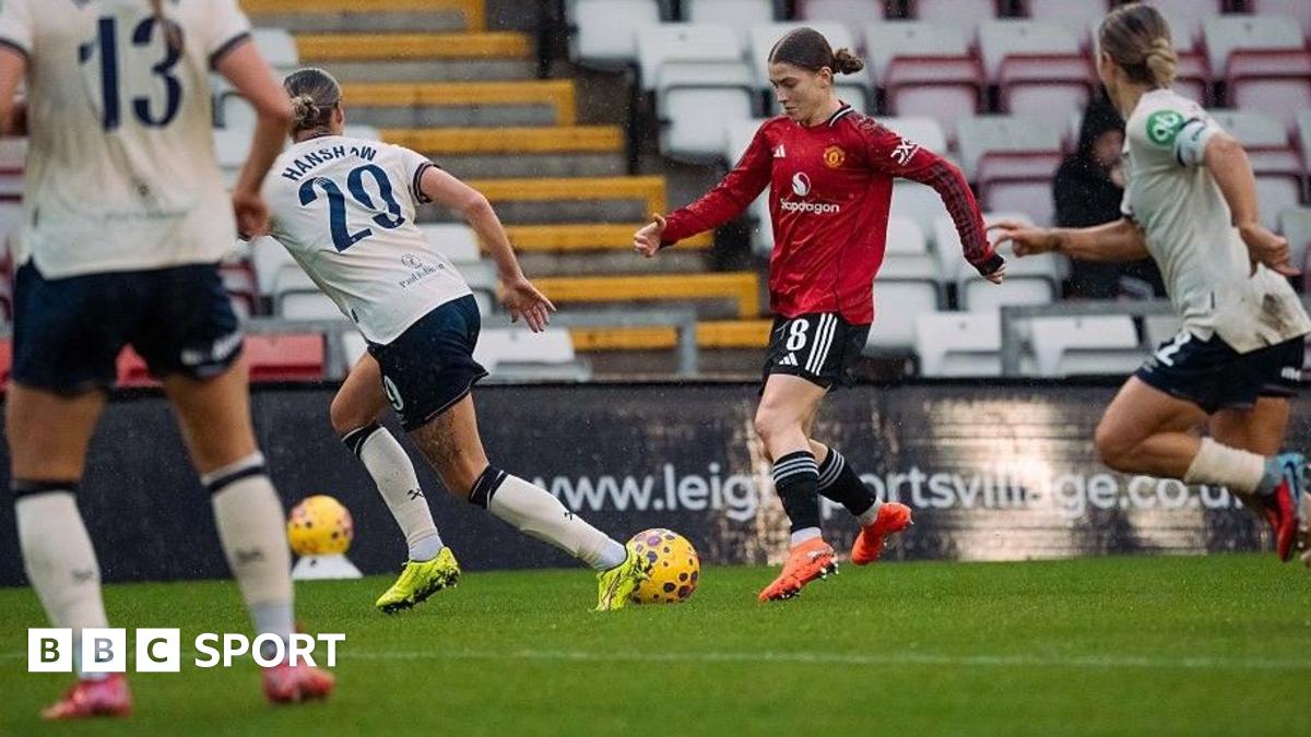 मैन यूडीटी के बॉस मार्क स्किनर चाहते हैं कि क्लब ट्रांसफर विंडो में सक्रिय रहे