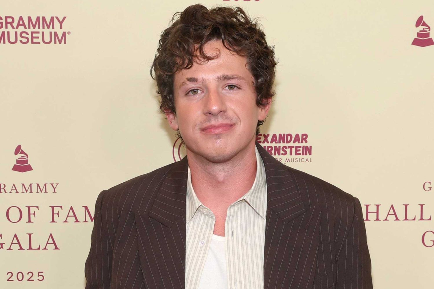 सुपर बाउल कलाकार चार्ली पुथ ने फॉक्स न्यूज कमेंटेटर की आलोचना का जवाब दिया