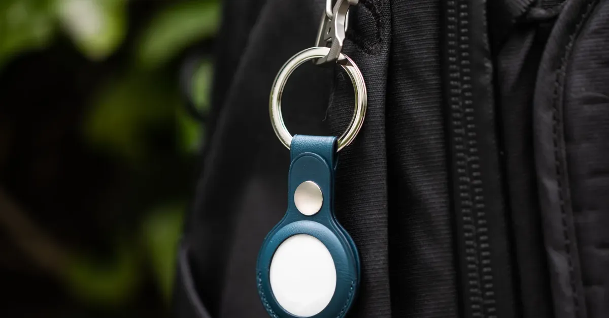 Apple कथित तौर पर AirTag-आकार वाले AI पहनने योग्य पर काम कर रहा है