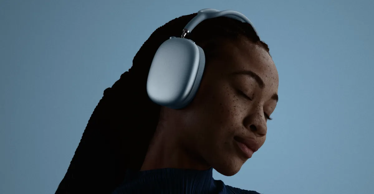 Apple के लक्ज़री AirPods Max की कीमत अब तक की सबसे कम कीमतों में से एक पर आ गई है