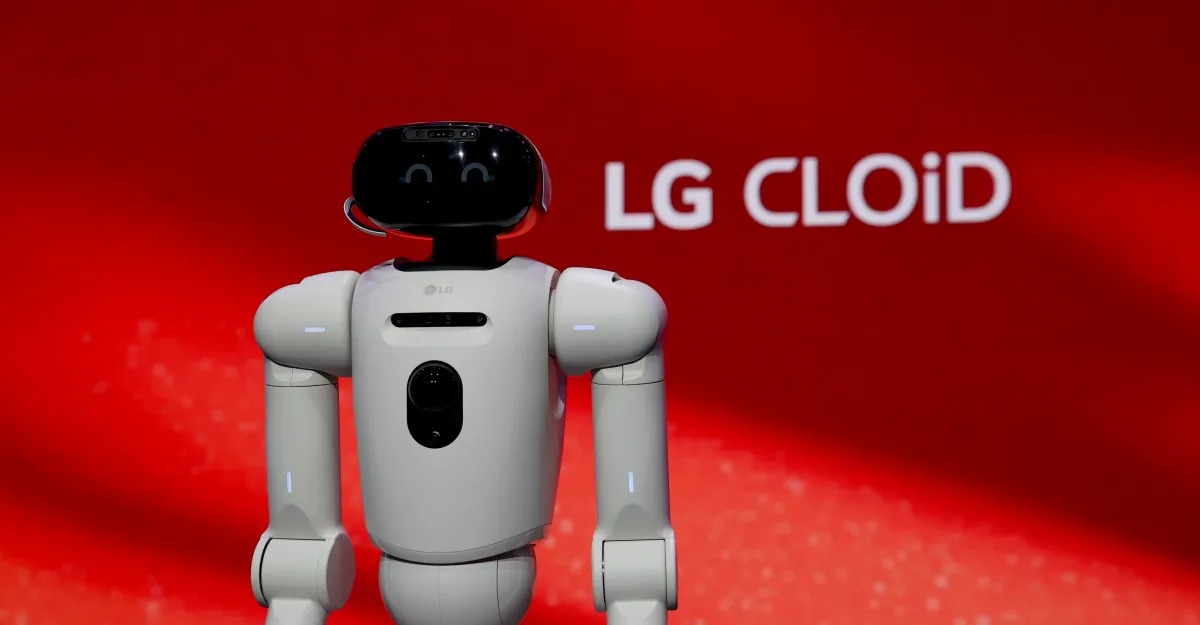 LG का CLOiD रोबोट आपके लिए वॉशर को धीरे-धीरे लोड कर सकता है