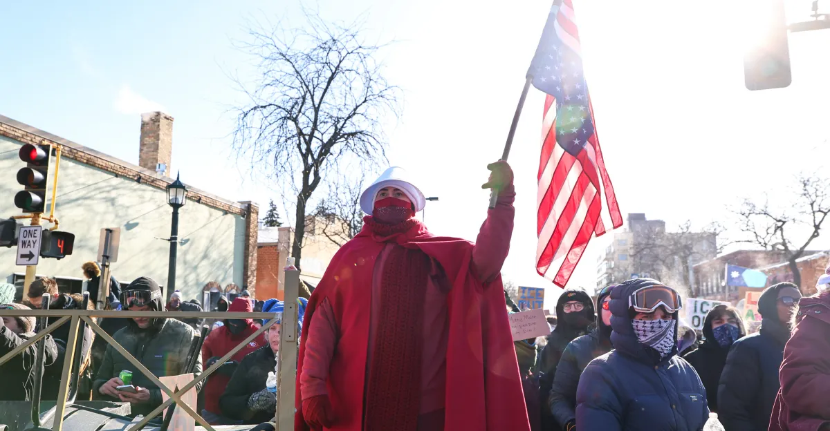 आईसीई ने मिनेसोटा पर आक्रमण किया और मिनेसोटावासियों ने जवाबी कार्रवाई की