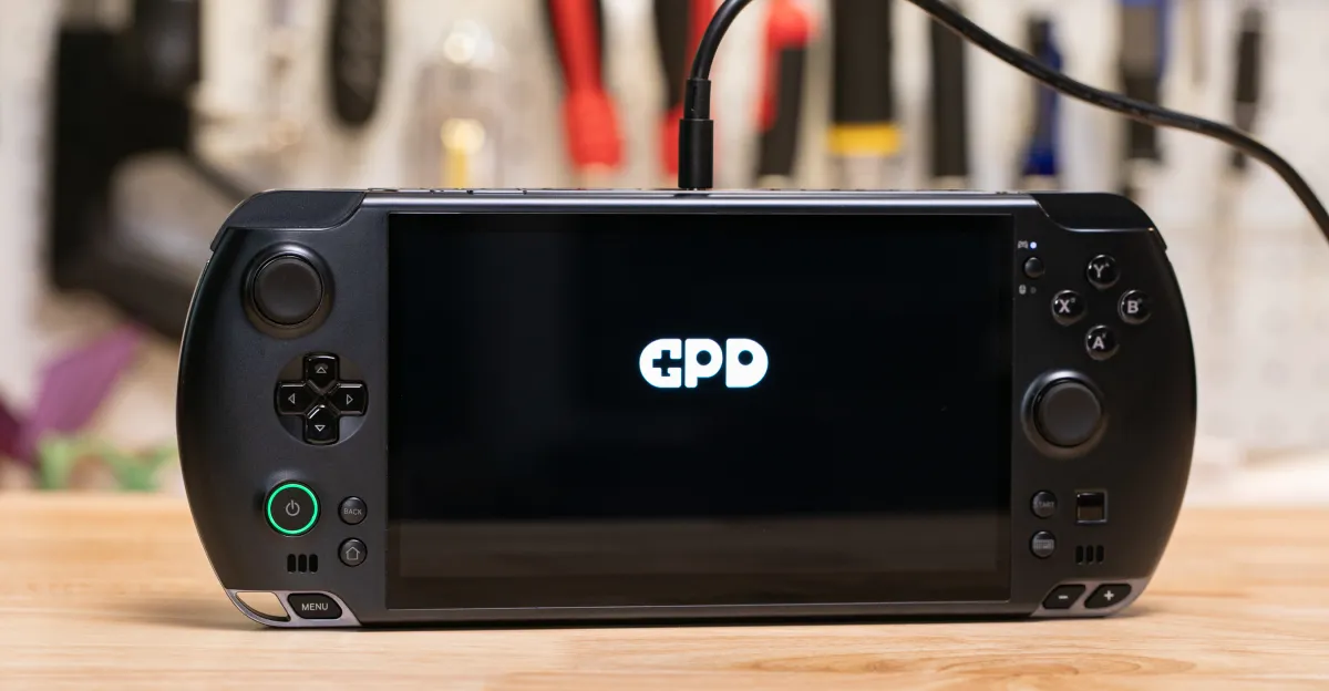 एएमडी ने सुना है कि आप शक्तिशाली गेमिंग पोर्टेबल्स को पसंद करते हैं – इसलिए यहां नए स्ट्रिक्स हेलो चिप्स हैं