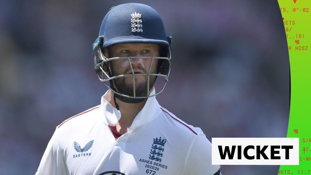 एशेज 2025 पांचवां टेस्ट – पहला दिन: ऑस्ट्रेलिया के मिशेल स्टार्क ने इंग्लैंड के बेन डकेट को 27 रन पर आउट किया