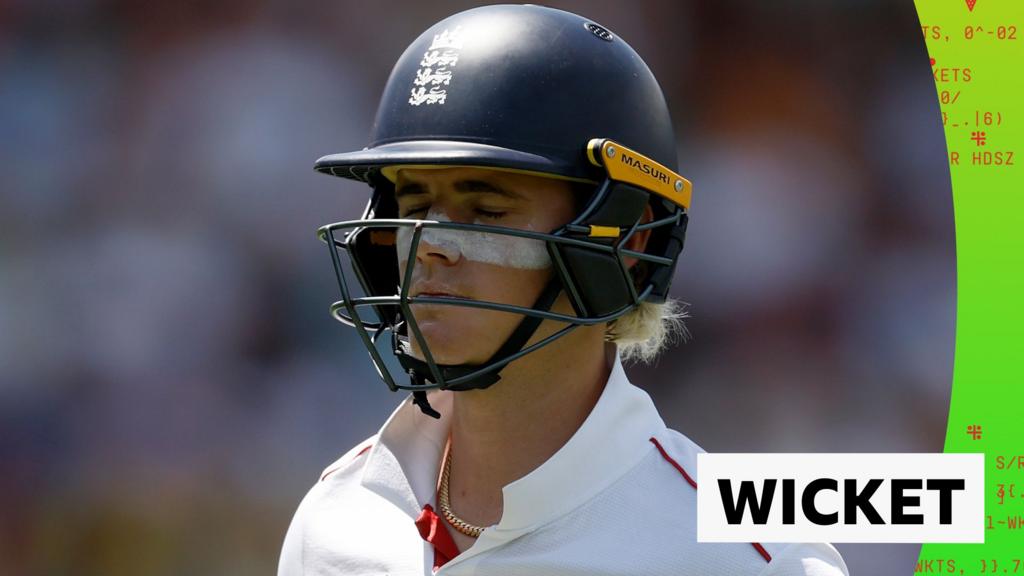 एशेज 2025 पांचवां टेस्ट – पहला दिन: ऑस्ट्रेलिया के स्कॉट बोलैंड ने इंग्लैंड के जैकब बेटेल को दस रन पर आउट किया