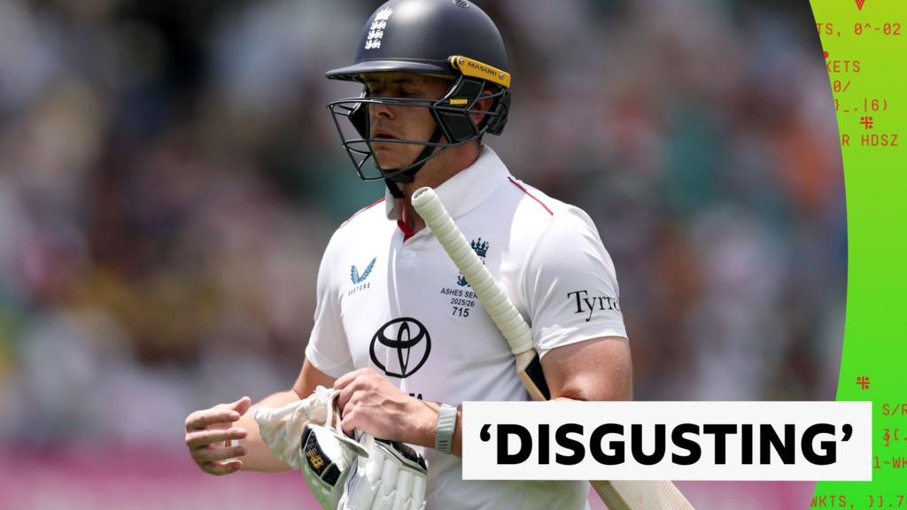 एशेज 2025/26 पांचवां टेस्ट – दूसरा दिन: ऑस्ट्रेलिया के मार्नस लाबुशेन ने इंग्लैंड के जेमी स्मिथ को आउट किया