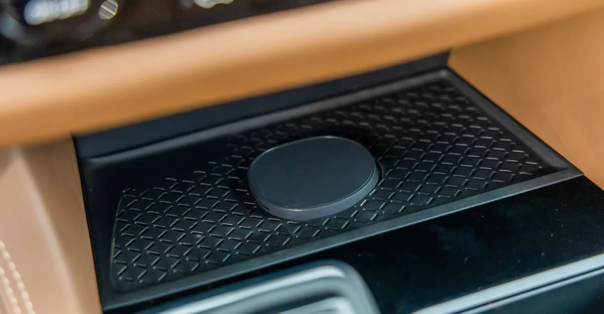 निसान अमेरिका में चुंबकीय फोन चार्जर पेश करने वाली पहली कार निर्माताओं में से एक है