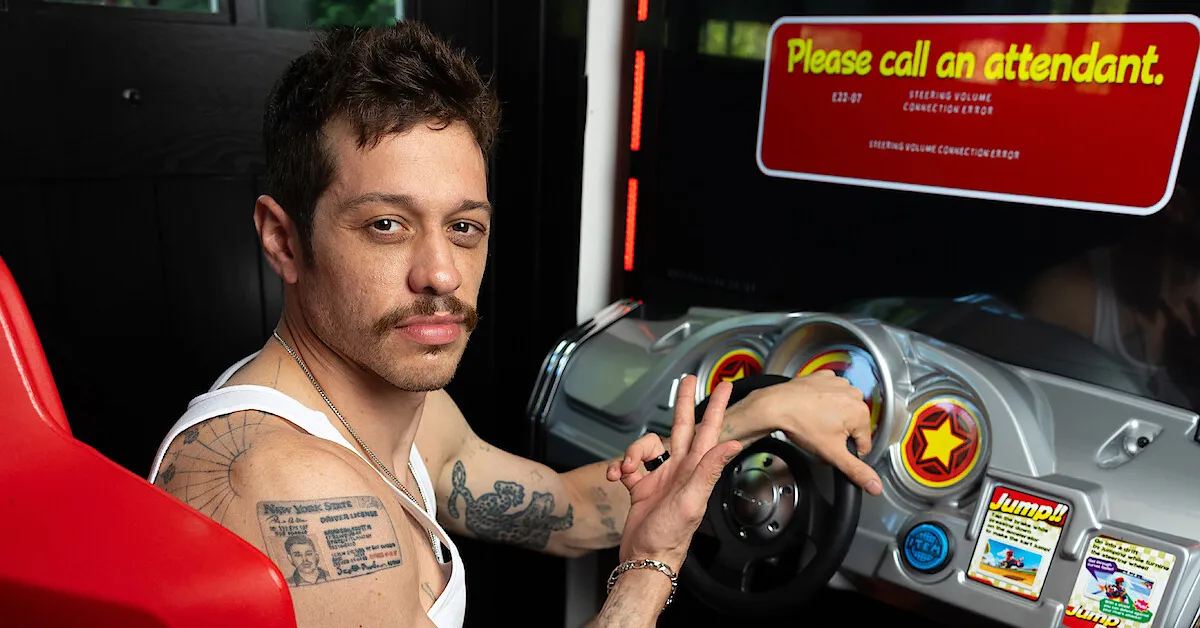 नेटफ्लिक्स के पहले मूल पॉडकास्ट स्टार पीट डेविडसन और माइकल इरविन