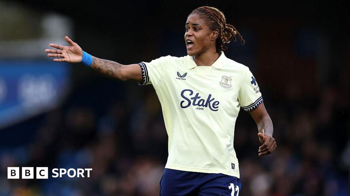 यदि पीएसजी £500k रिलीज शुल्क की पेशकश करता है तो एवर्टन की केली गागो ‘जाने के लिए स्वतंत्र’ हैं