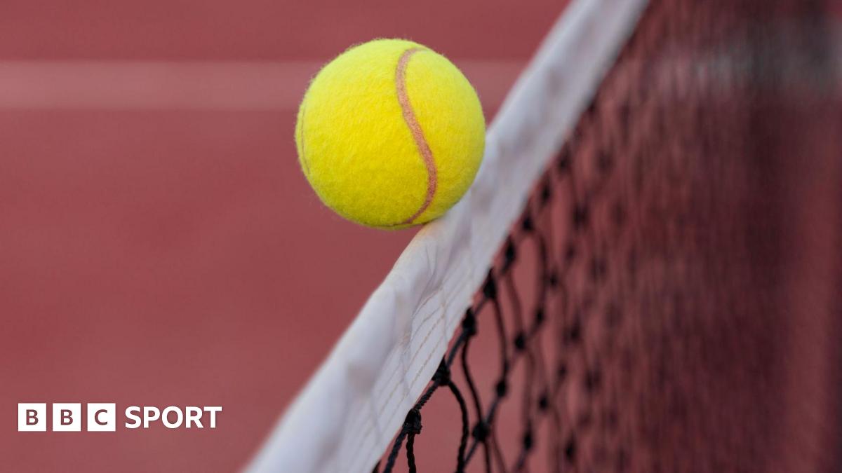 हजर अब्देलकादर: वाइल्डकार्ड 20 डबल्स फॉल्ट करता है और 37 मिनट में मैच हार जाता है