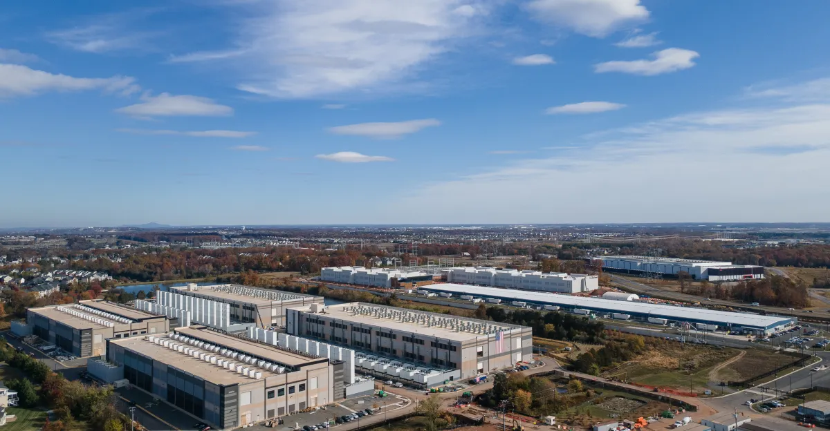 Microsoft स्थान बचाने के लिए डेटा केंद्रों को फिर से तार-तार करना चाहता है