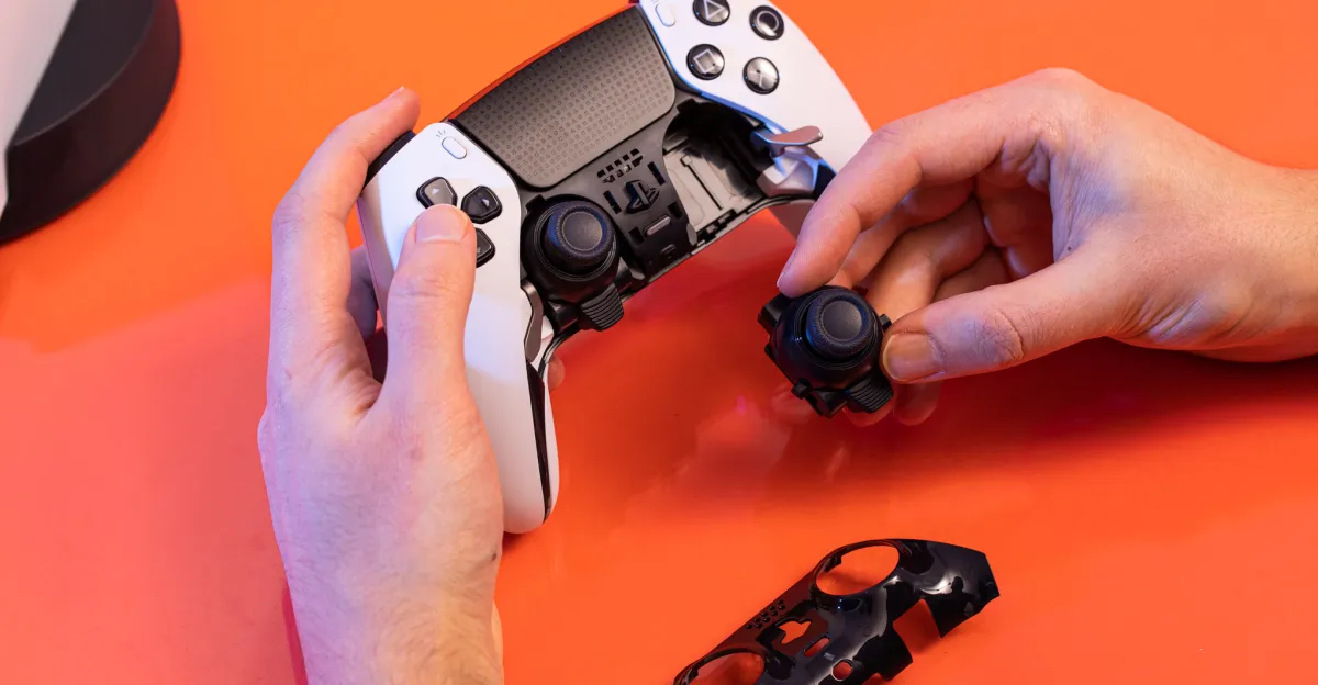 आप नवीनीकृत खरीदकर सोनी के डुअलसेंस एज कंट्रोलर पर  बचा सकते हैं