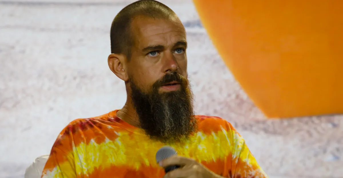 जैक डोर्सी के ब्लॉक ने एआई जुआ में अपने लगभग आधे कर्मचारियों की कटौती कर दी है