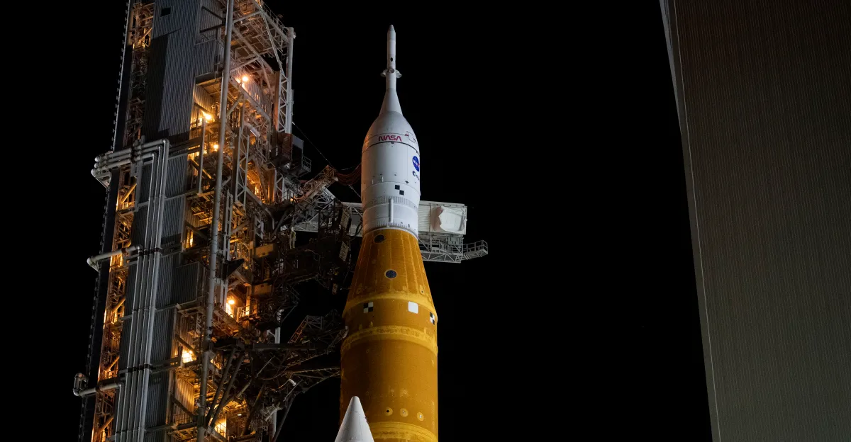 नासा चंद्रमा पर उतरने की अपनी योजना को पीछे धकेल रहा है