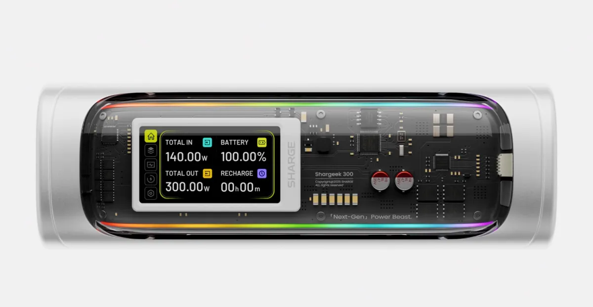 शार्गे का नया पावर बैंक लाइट शो करते हुए दो लैपटॉप को चार्ज कर सकता है