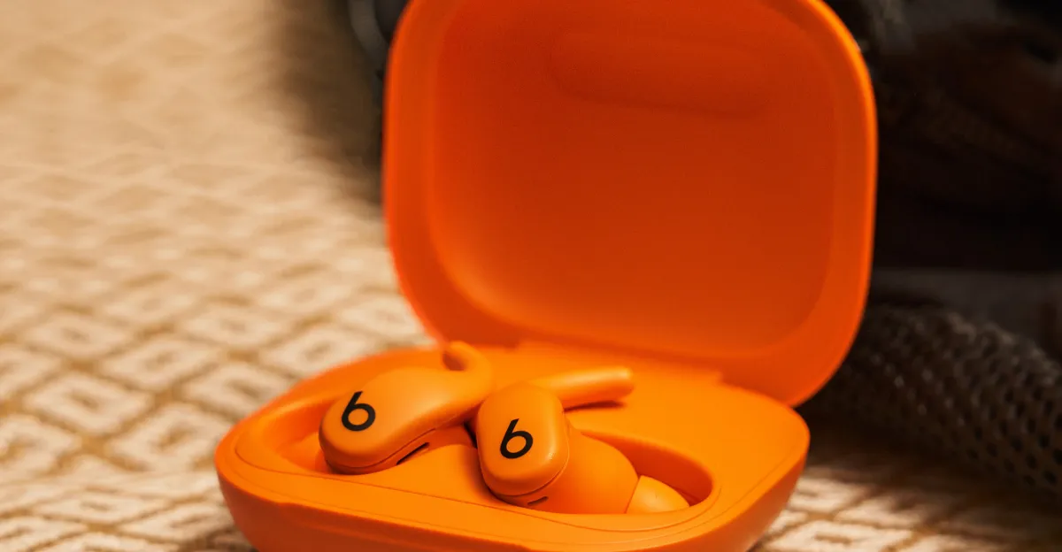 अमेज़ॅन की बिग स्प्रिंग सेल के लिए बीट्स के जिम-अनुकूल पॉवरबीट्स फ़िट पर  की छूट है