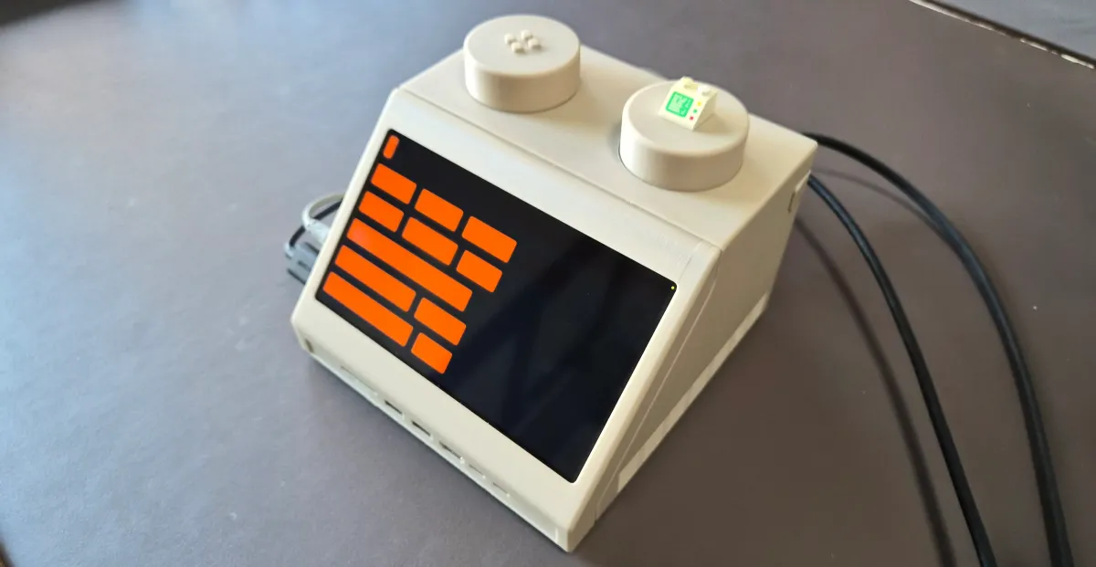 क्या होगा यदि आपका वास्तविक कंप्यूटर एक बड़े आकार का लेगो कंप्यूटर ईंट हो?