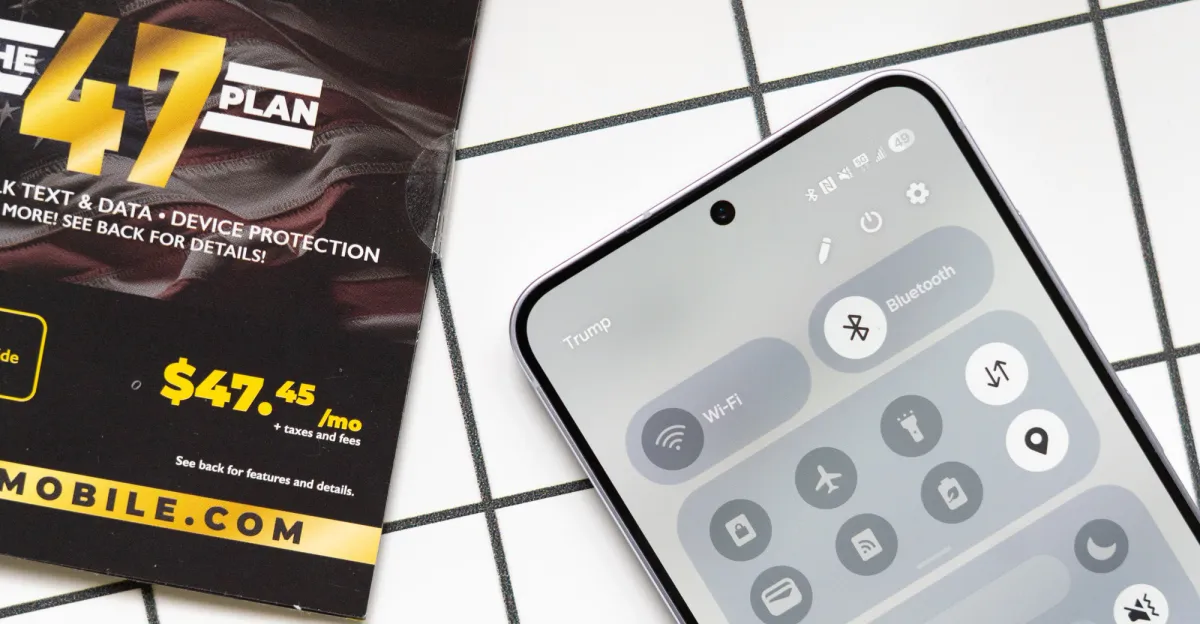 ट्रम्प मोबाइल रूढ़िवादी वाहकों की भीड़ में से एक है