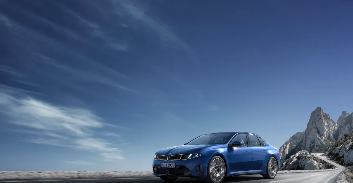 बीएमडब्ल्यू i3 को एक शानदार चार-दरवाजे वाली ईवी के रूप में वापस लाती है