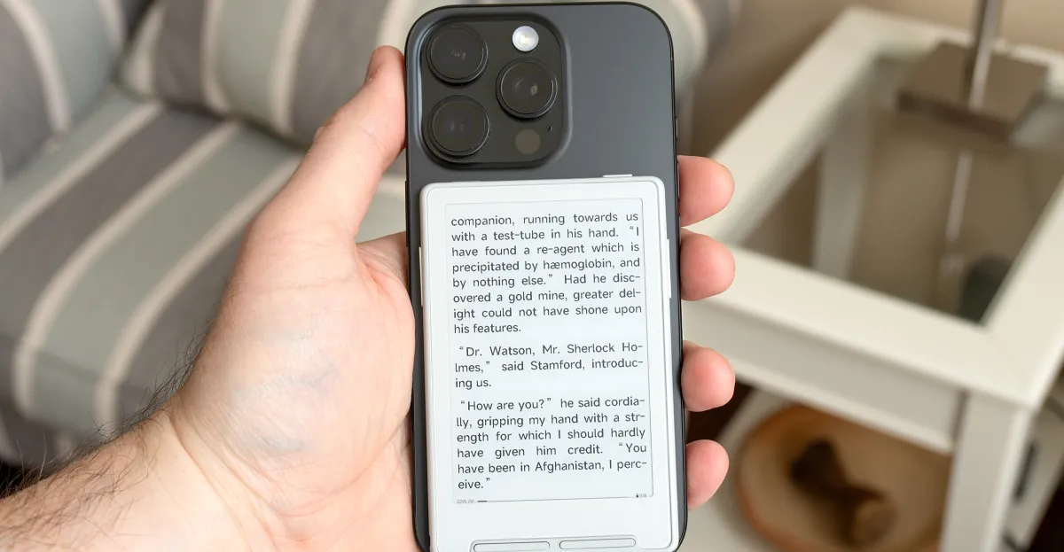 इस छोटे क्रेडिट कार्ड के आकार के ई-रीडर में एक दुखद दोष है