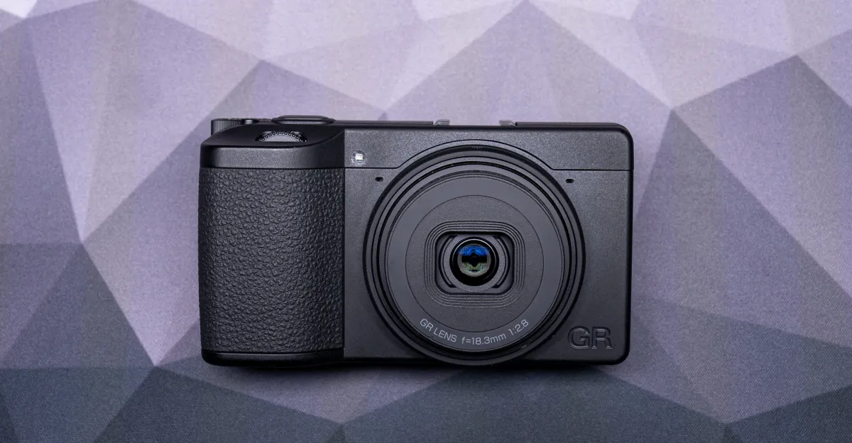 मुझे यह समझाने की अनुमति दें कि मुझे यह कैमरा क्यों पसंद है जो रंग शूट नहीं कर सकता