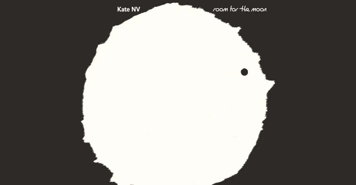 रूम फॉर द मून रोमांचकारी रूप से अजीब प्रयोगात्मक पॉप है